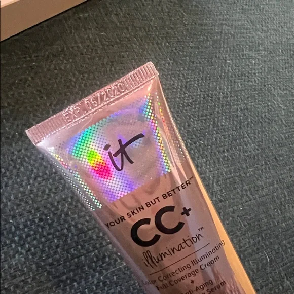 IT Cosmetics CC+ Cream Illumination - Fair - 75 mL. XL. New never opened. - Picture 4 of 5